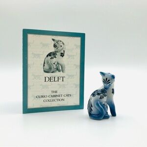 The Franklin Mint Curio Cabinet Cats - Delft